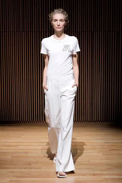 Look 3